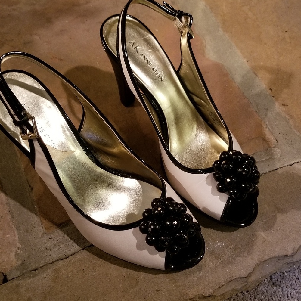 Shoes - Picture 3 of 4